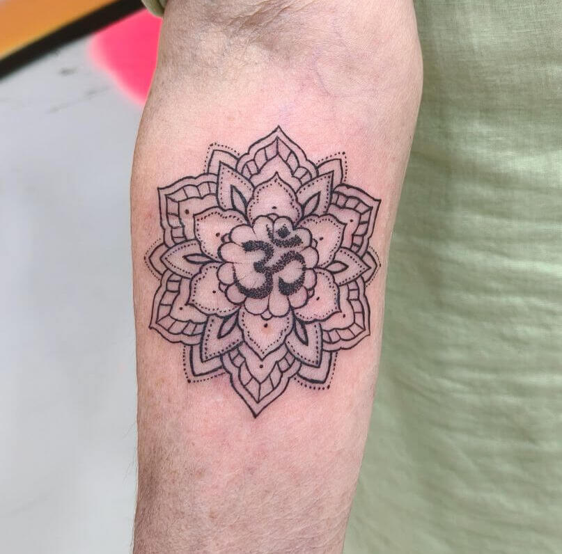Fine line tattoo